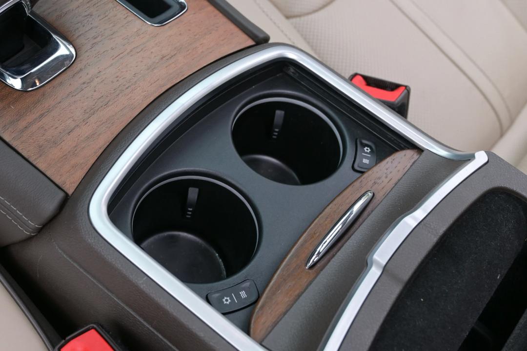 二手克莱斯勒300c1万块,13款克莱斯勒300c改装宾利