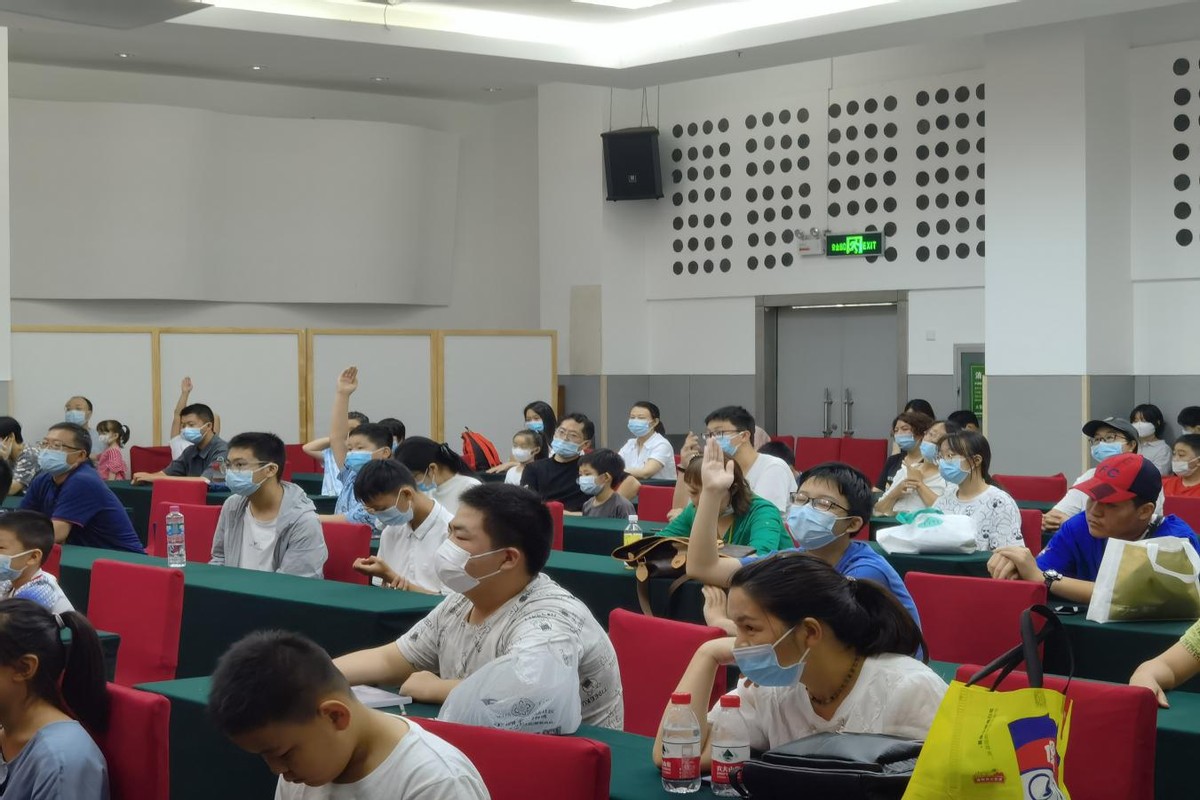 浜哄伐鏅鸿兘绉戞櫘鍩哄湴閮戝窞,涓浗閮戝窞浜哄伐鏅鸿兘澶т細鎴愬姛涓惧姙