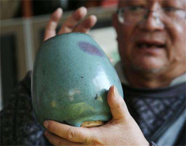 七旬老人50年收藏千万,老人痴迷古玩