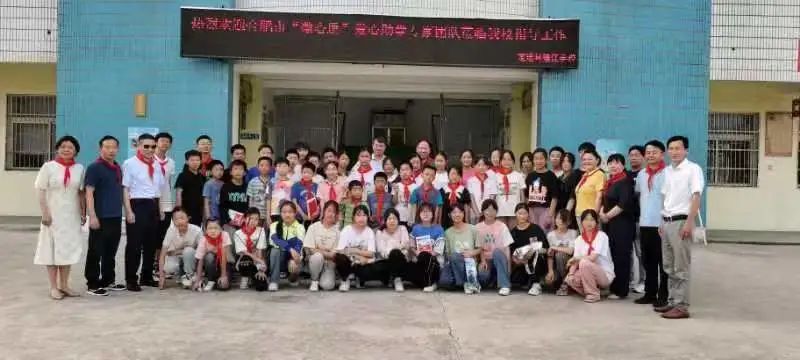 传递温情奉献爱心我们在行动,爱心圆梦情暖童心