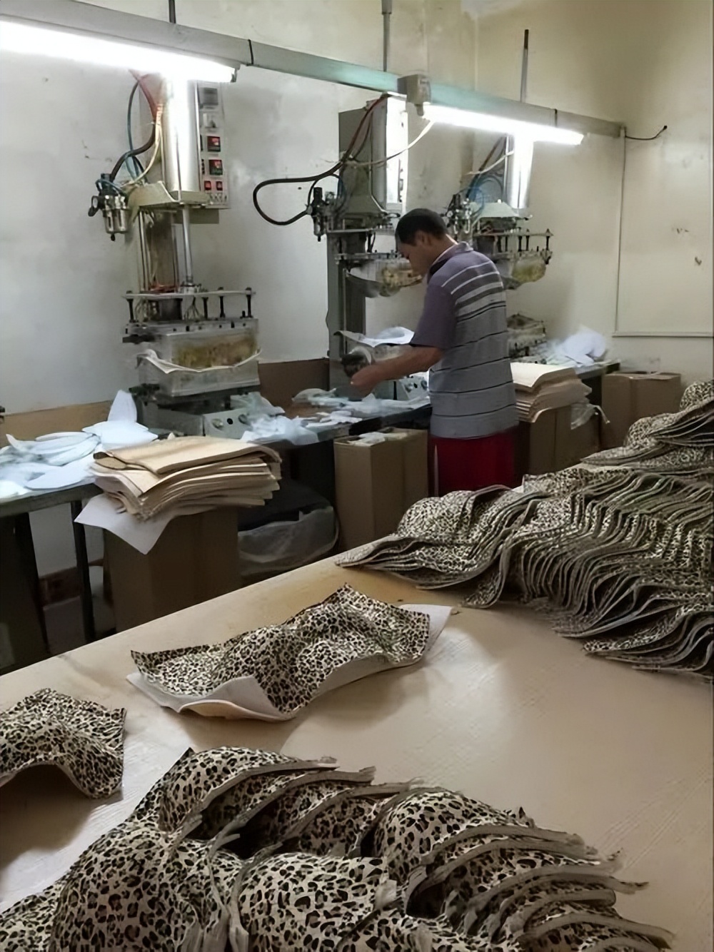 广东省内衣特色小镇,广东生产内衣小镇