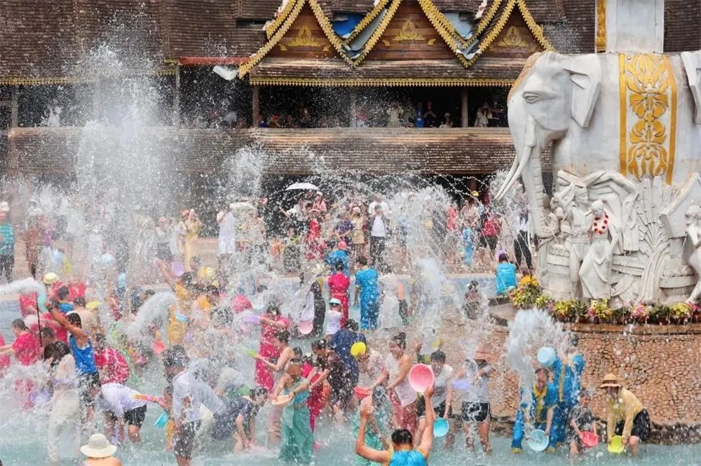 坐上动车去赴约，一起“水水水”吧！