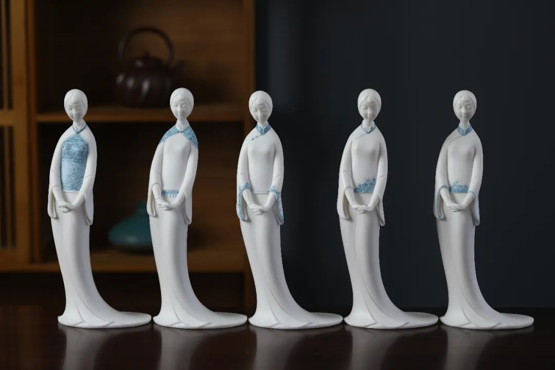 “最美中国白”拍出1633万天价，背后的神秘男人火了