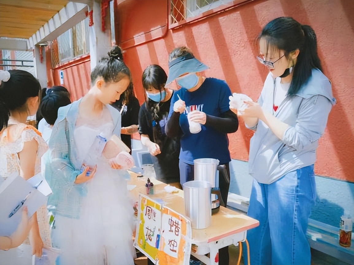 首师大育新华电附中小学部科技节隆重举行