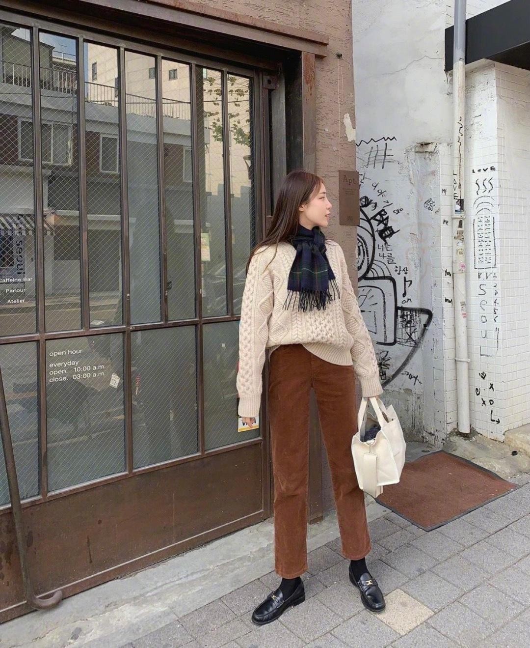 韩国流行戴羊毛围巾,韩国冬天穿搭围巾