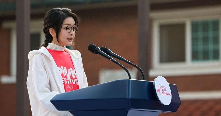 韩国第一夫人时装秀,韩国第一夫人晚宴装