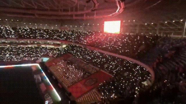 成都人看足球的阵仗这么疯吗？哈哈哈哈哈