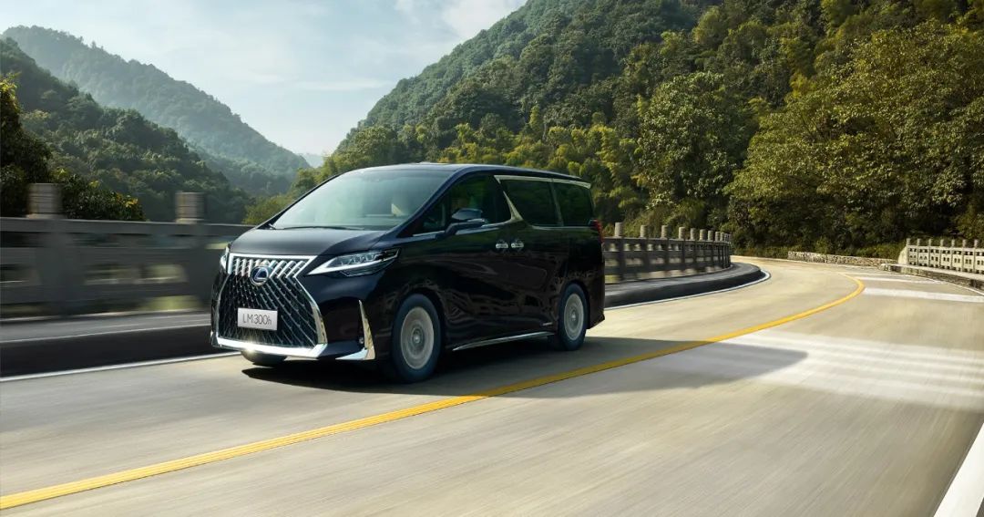 全新雷克萨斯lm500h有7座吗,雷克萨斯lm500h七座和四座怎么选