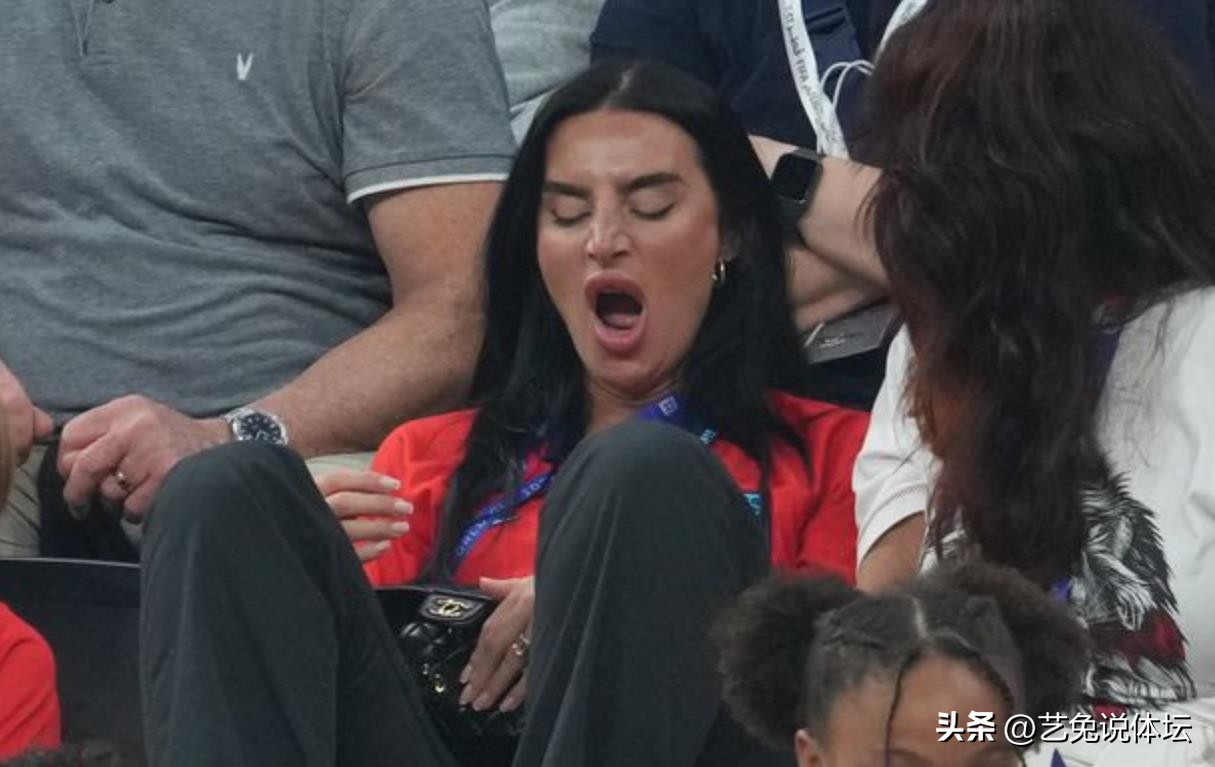 英格兰太太团在赛场上看球,英格兰被淘汰太太团哭泣