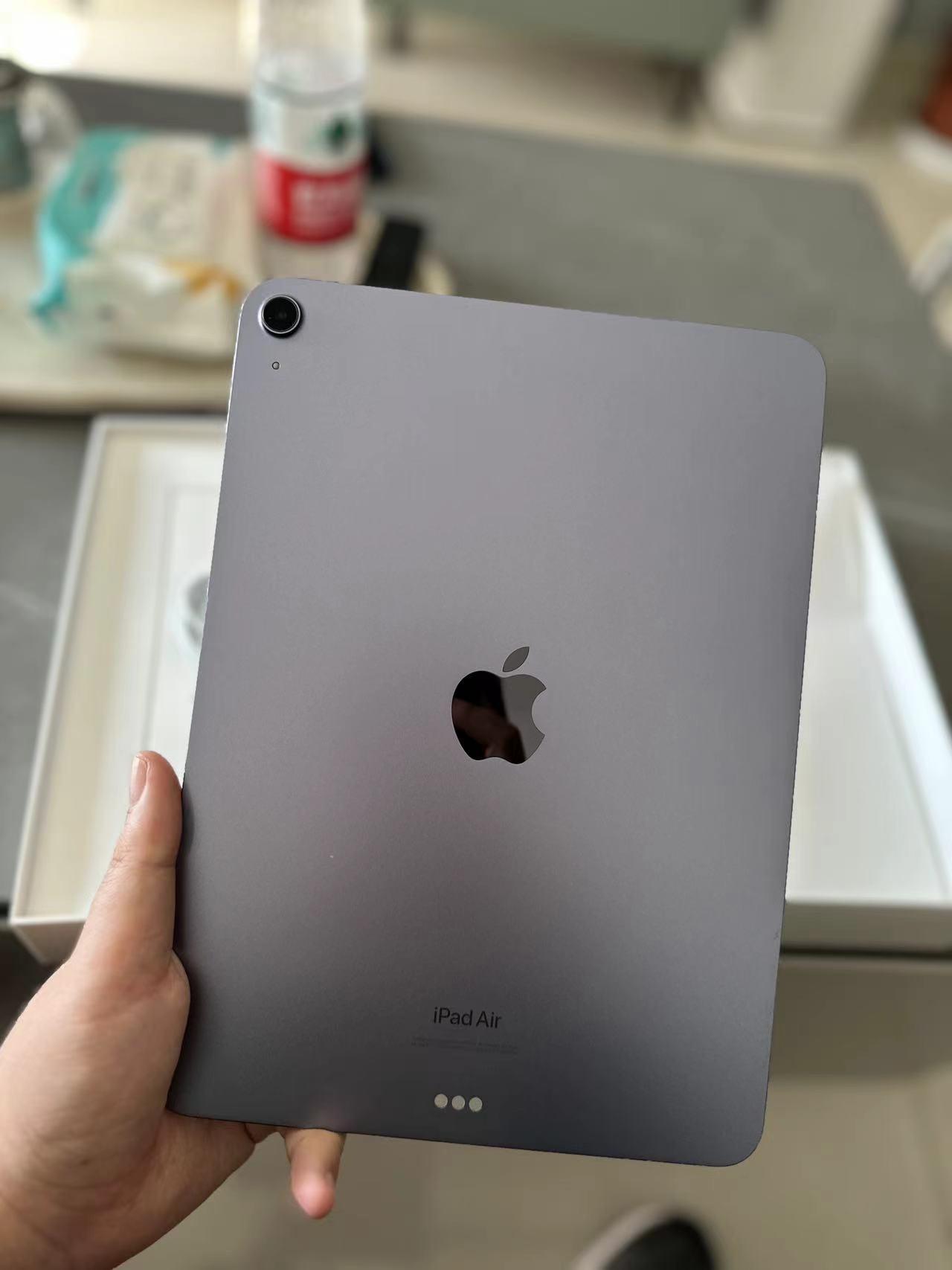 花一个月工资买iphone15pro,花一个月工资买笔记本值得吗