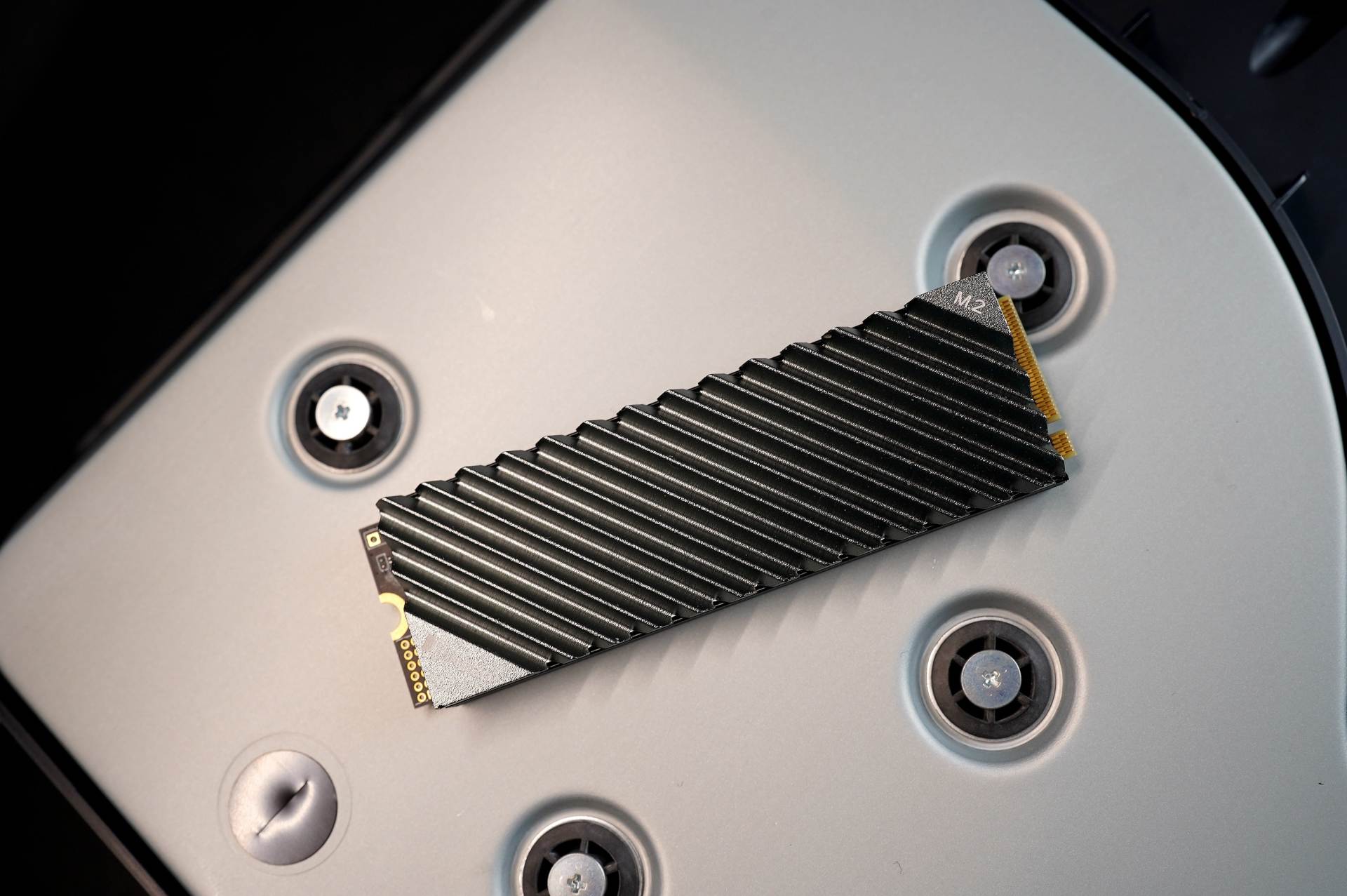 ps5怎么安装扩容硬盘,ps5扩容硬盘怎么装