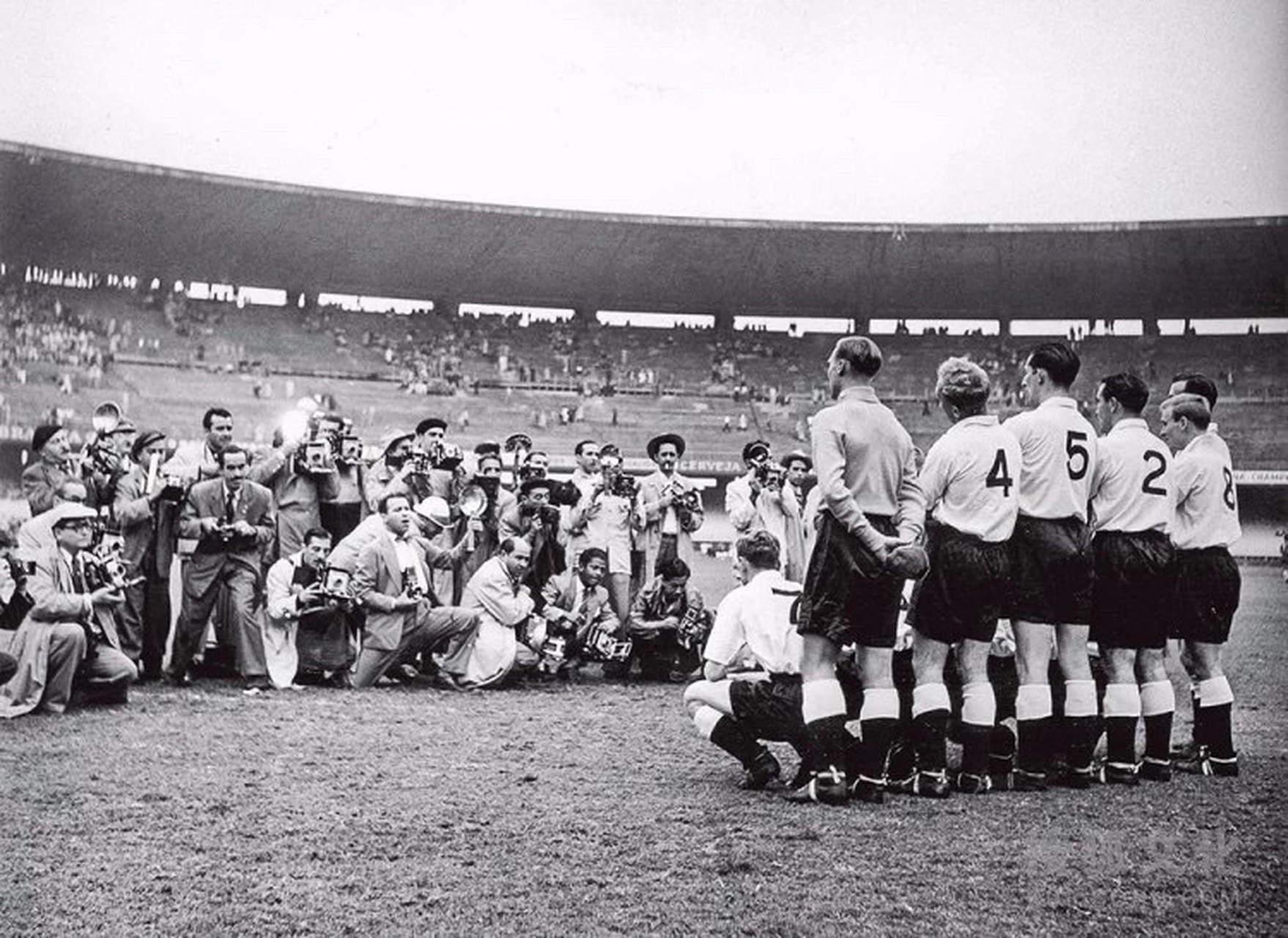 足球黑哨裁判被打,足球黑哨裁判被打完整视频