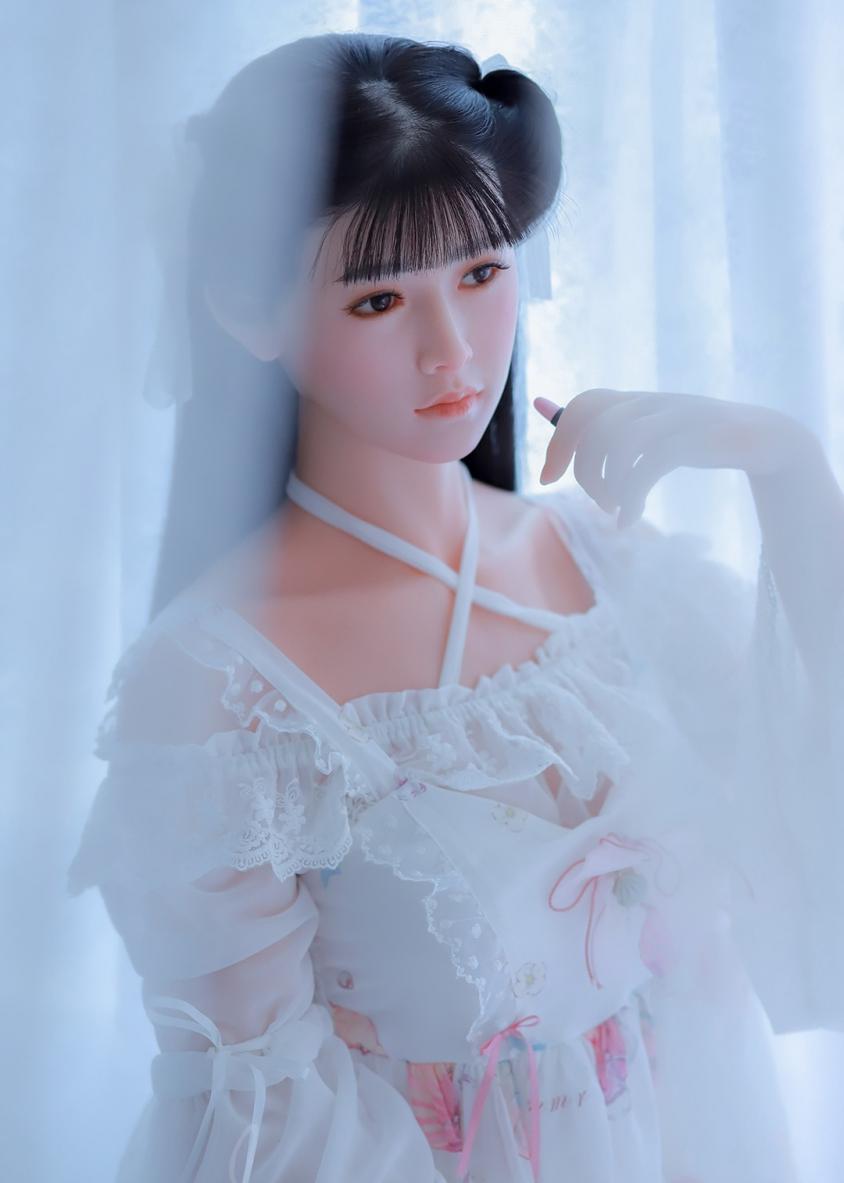 *欲情**实录：啪硅胶娃娃“到底”有多爽？