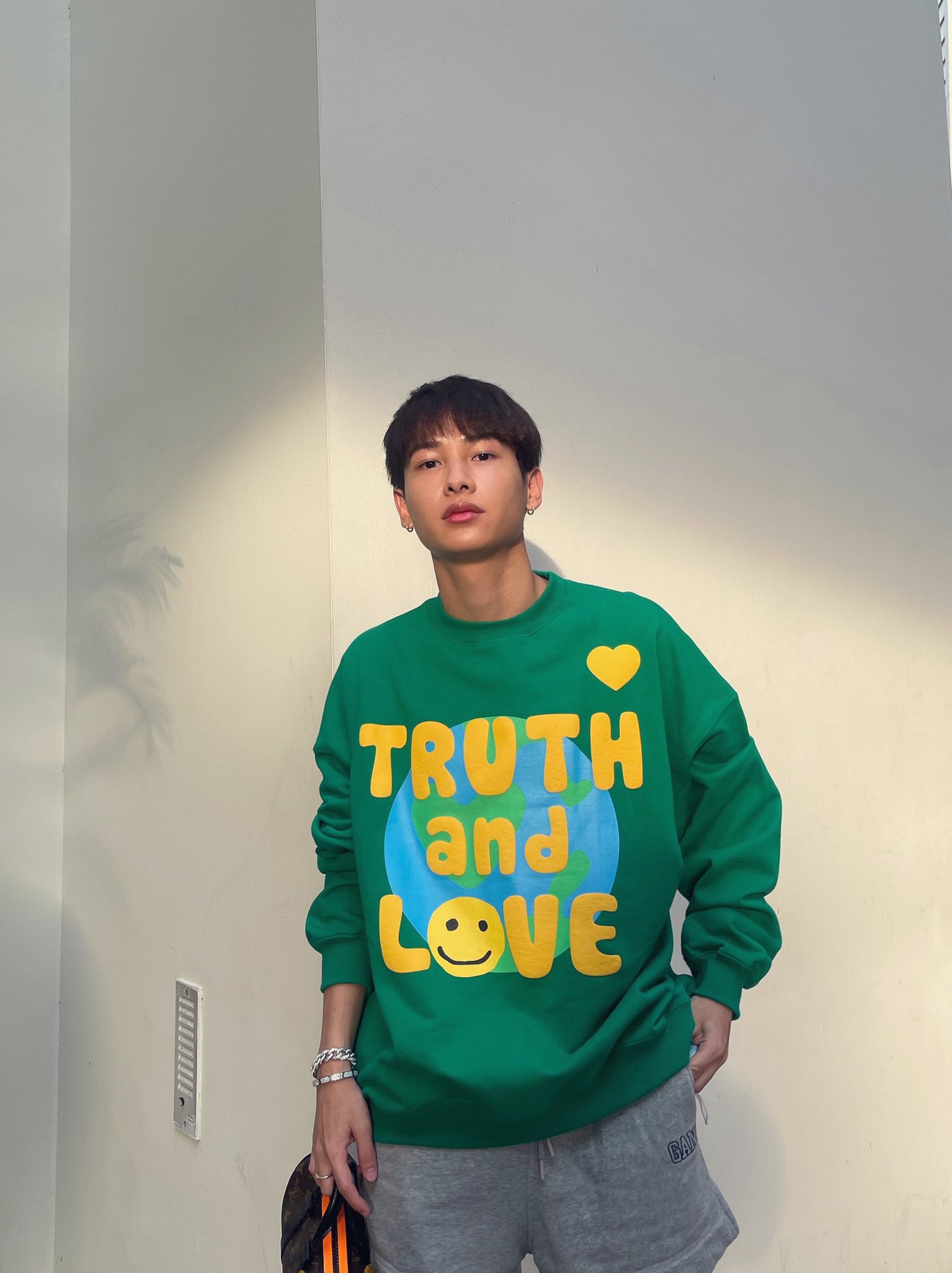 gun鍦ㄦ嘲鍥界敺鏄熼噷闈㈢殑榄呭姏,娉板浗鐢锋槦gun璧勬枡