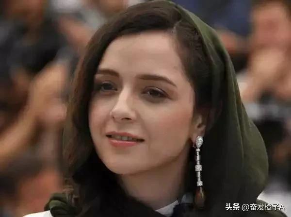 世界杯惊艳的女观众,世界杯决赛女球迷惊艳镜头