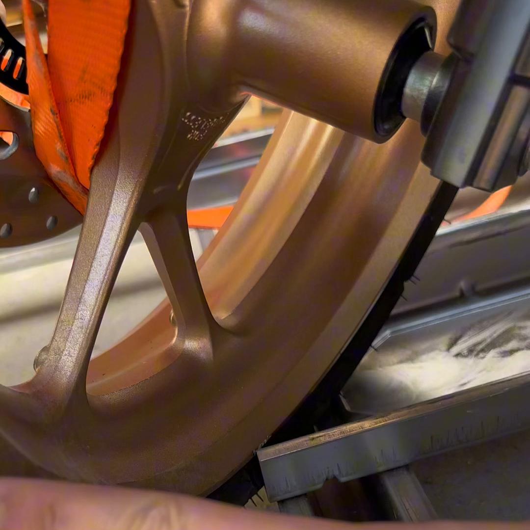 找物流尽量找大物流公司 准新车出现运损，略带遗憾@DOU+小助手