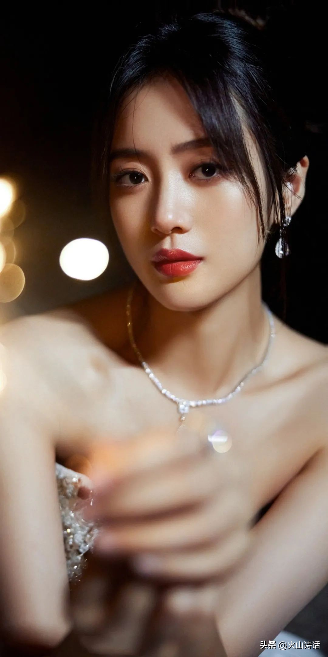 王梓薇：95后小花中的一颗新星，写真很甜很甜啊，太爱了！