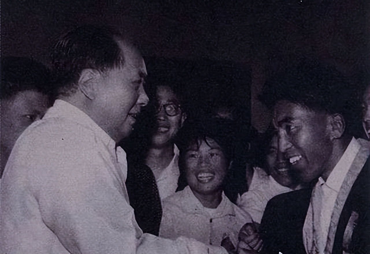 1966年毛主席想出访越南，遭胡志明强烈反对，黎笋一句话成功救场