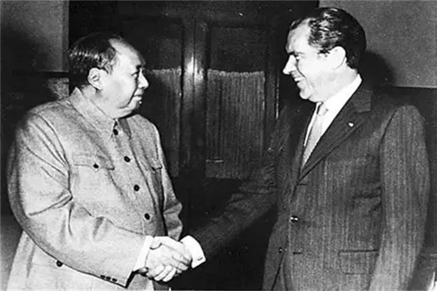 毛*东泽**吃鱼趣谈