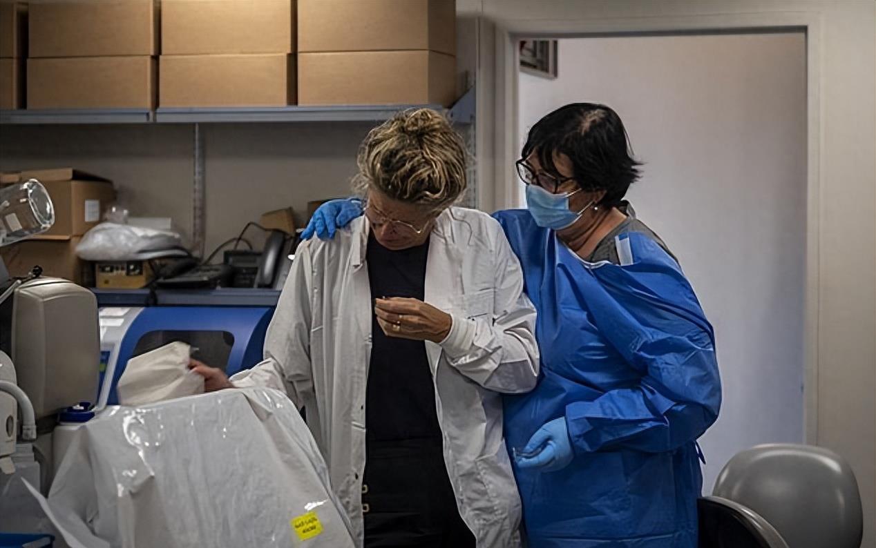 以色列法医鉴定遗体时崩溃,以色列法医崩溃描述被屠杀者死因