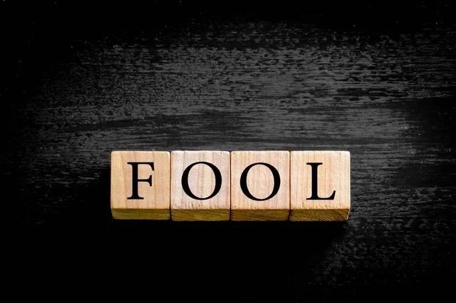 遇到傻子的十种表现,遇到傻子病人