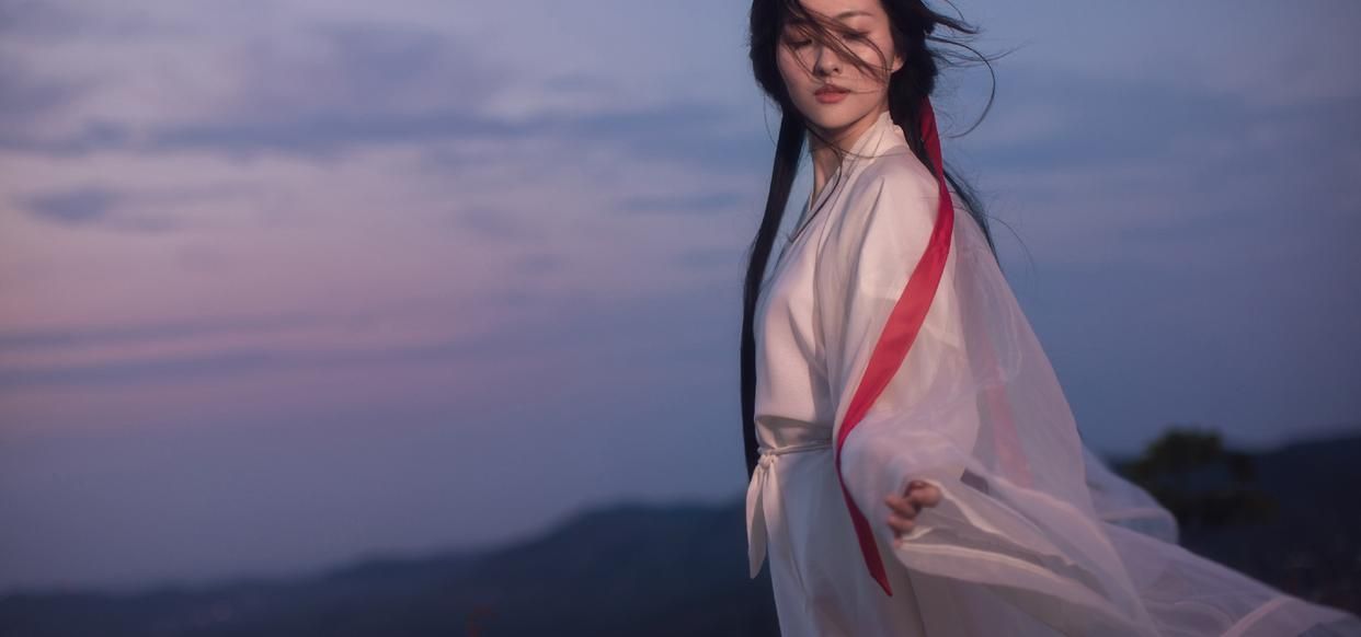 二十四句赞美女子的绝美古诗词,那些夸女孩子漂亮的绝美诗词