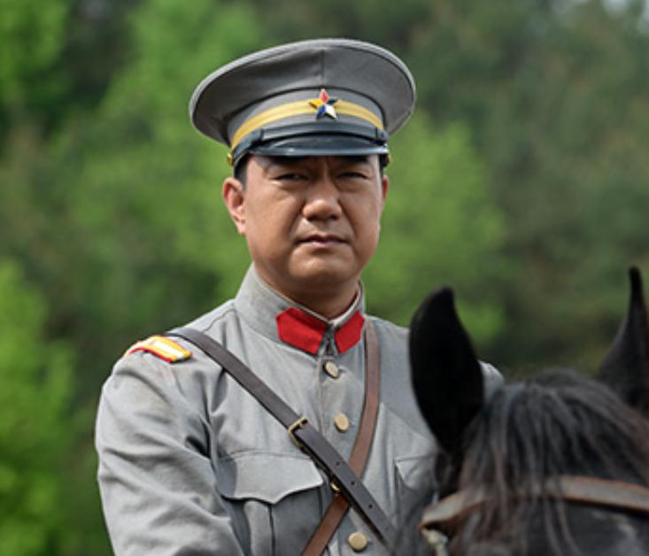 生死线打拼10年,穷小子彭德怀,为何从军后一路升迁?多亏2贵人