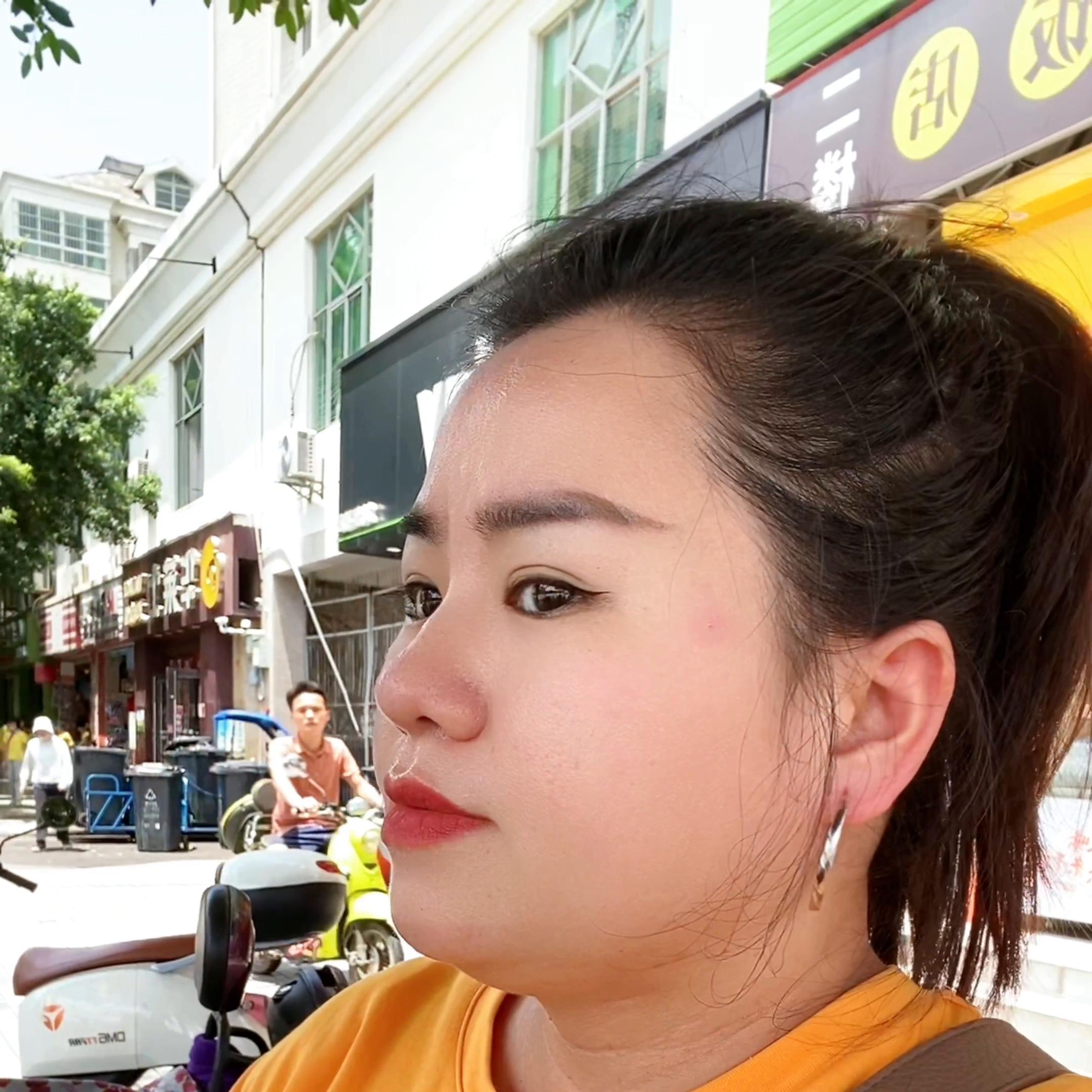 两点一线按时上班努力挣钱,日复一日两点一线