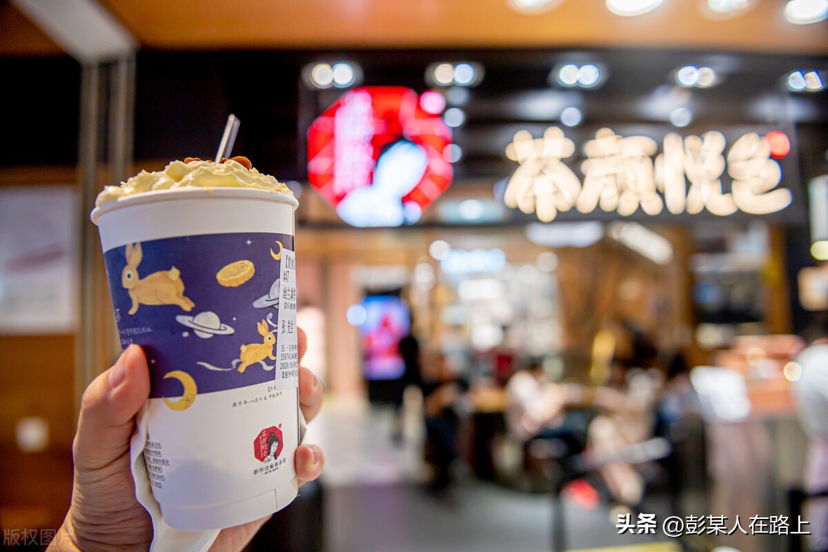 陷入雇人排队、请黄牛代购炒作风波，若属实，茶颜悦色可能违法