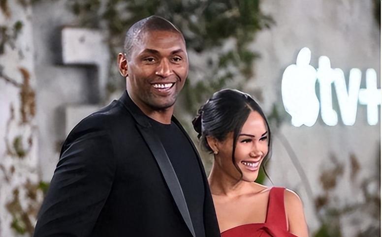 中国女歌手爱上外籍黑人,同居后被家暴至肛裂,如今40岁无人敢娶