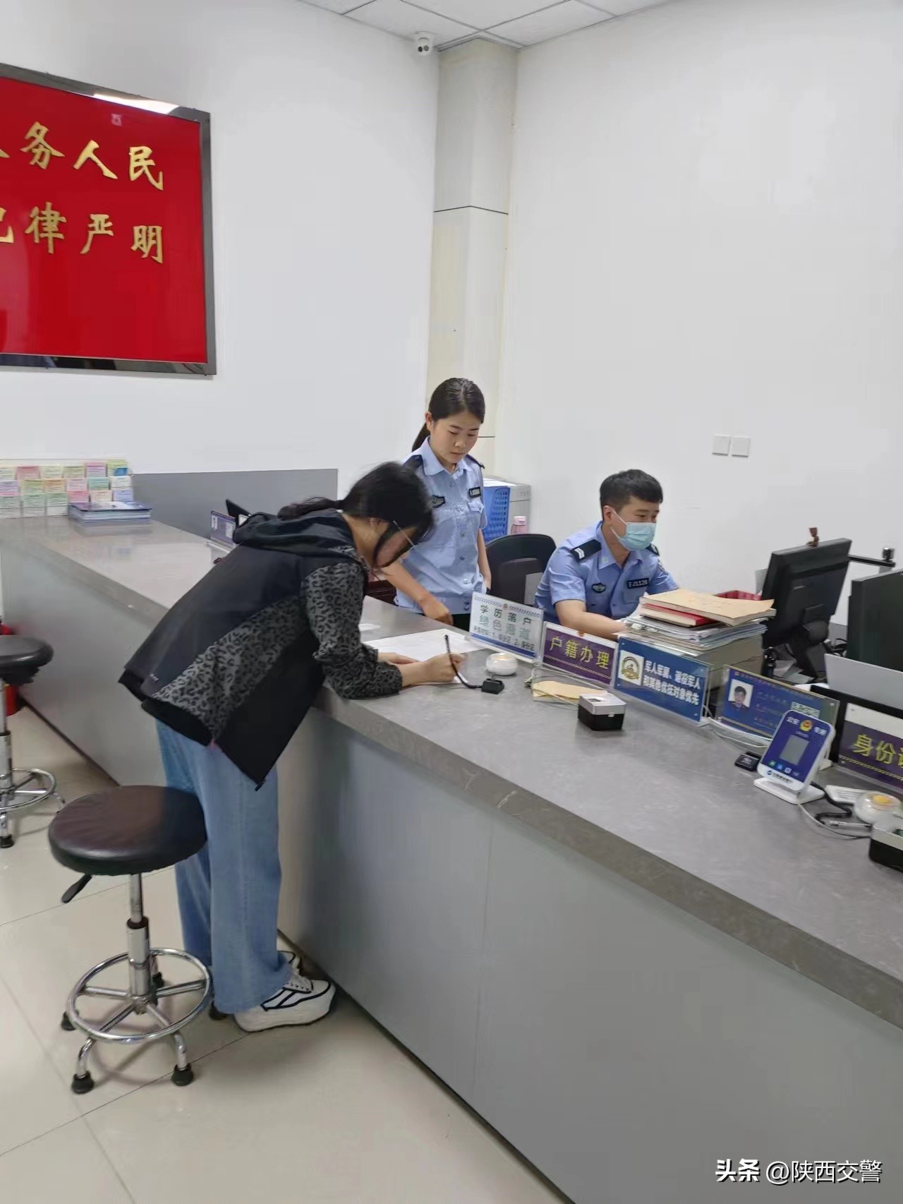 交警指挥中心联勤联动快速精准,派出所临时身份证自助办理机流程