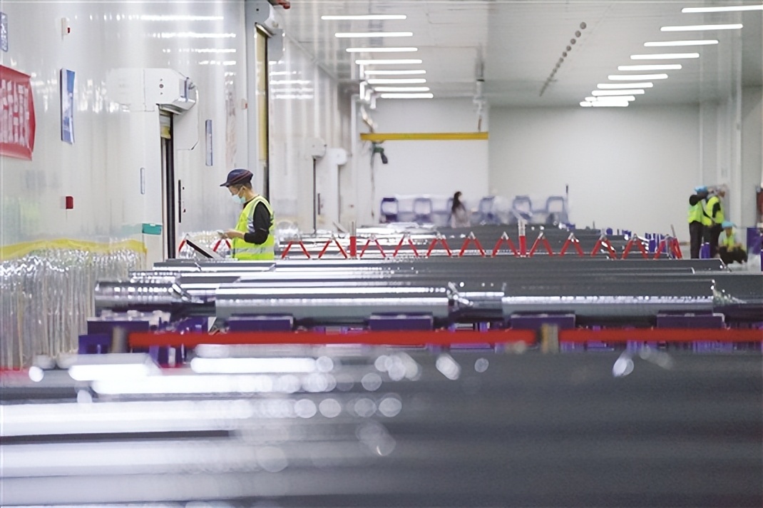 追光追梦成就未来,追光逐梦点亮未来