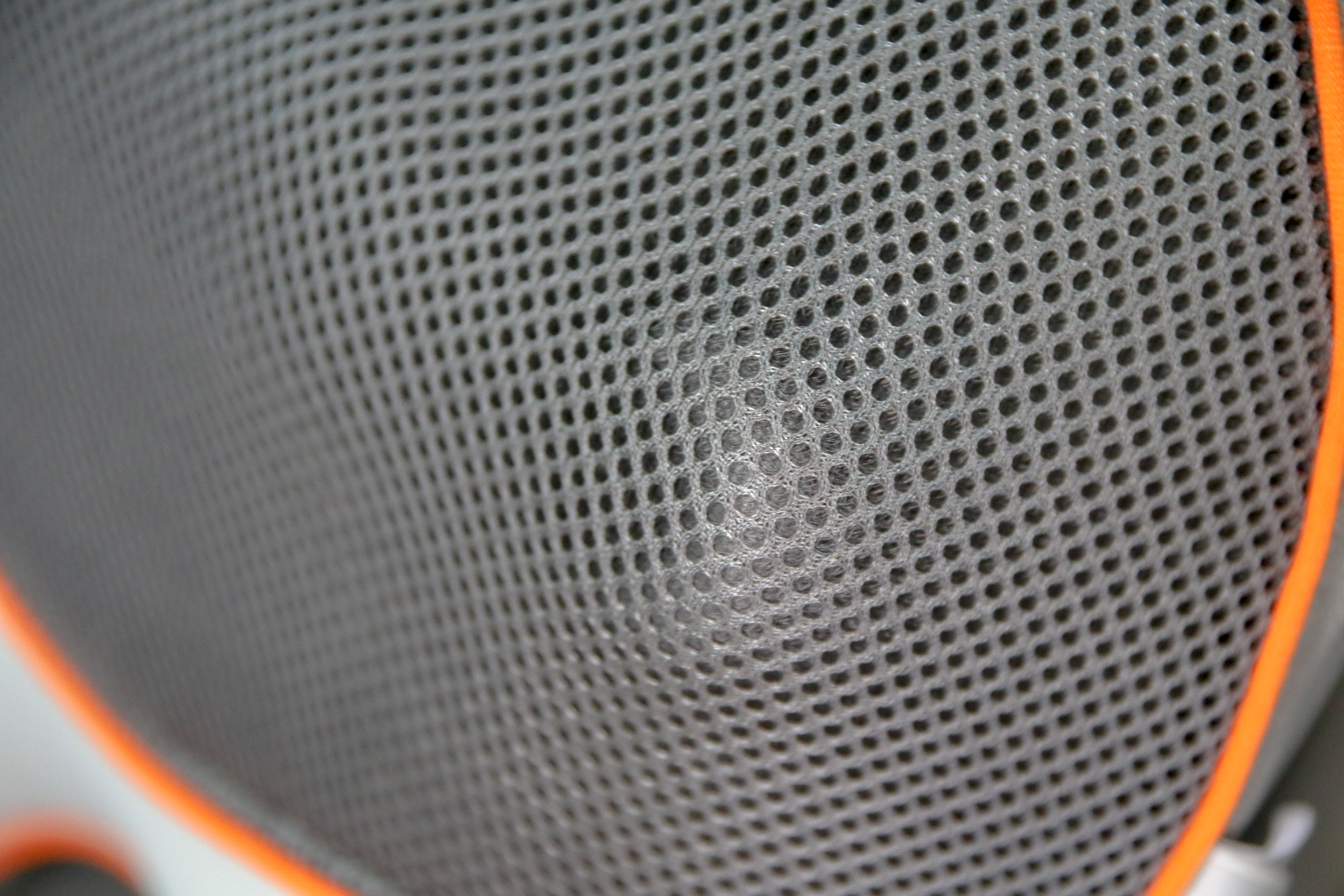 久坐不累，四头挤压按揉，SKG按摩腰靠T5评测