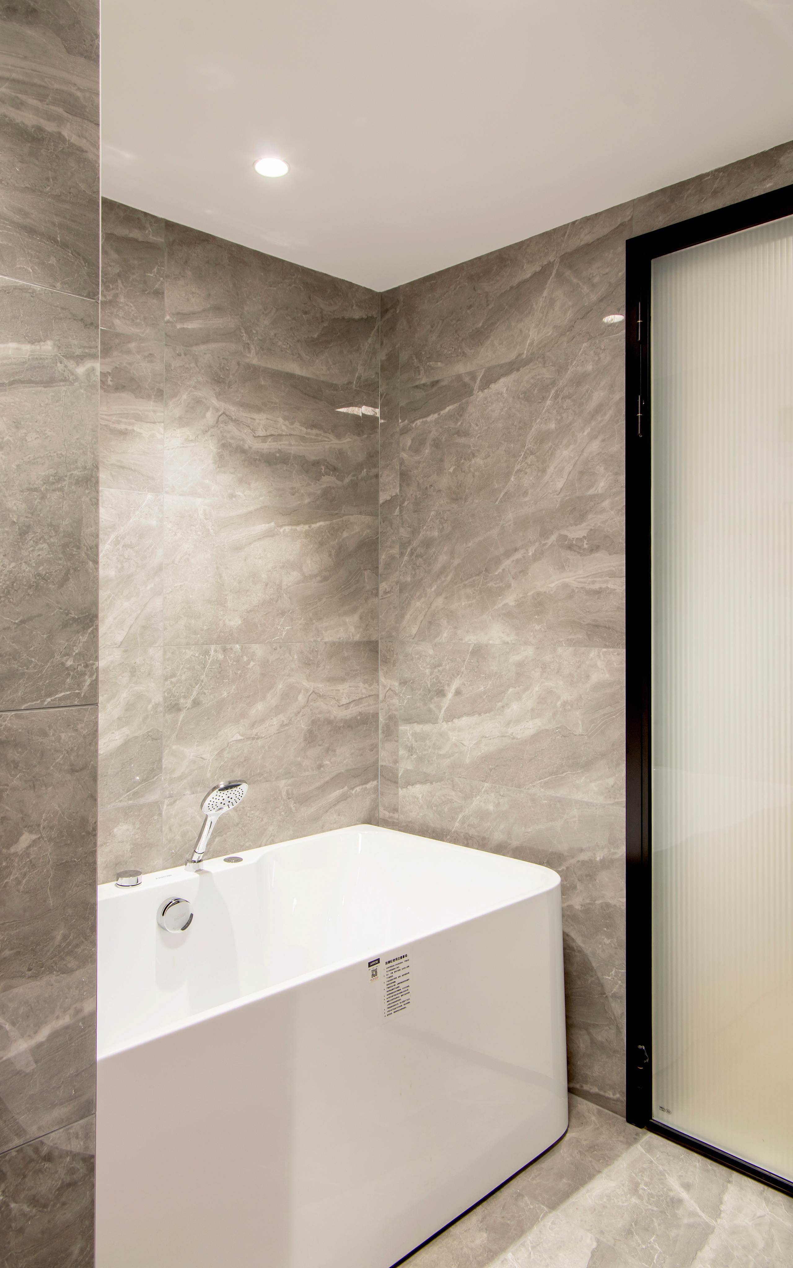 浴缸安装水管预留尺寸示意图,浴缸选购技巧及安装方法