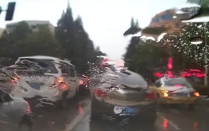 下暴雨雨水流在哪里,近期雨水分布