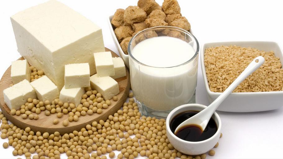 老人摔了后如何饮食,老人为什么一摔跤就骨折