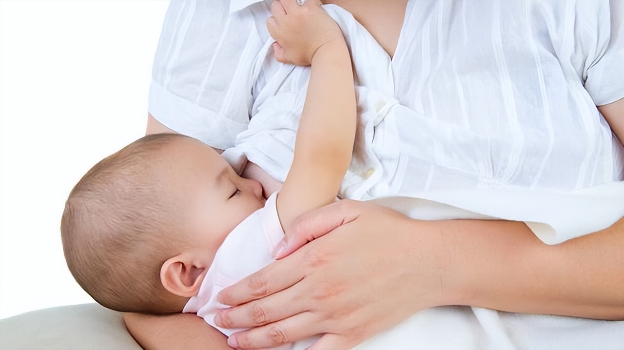 母乳时期胸一个大一个小正常吗,哺乳期间一个胸大一个胸小怎么办