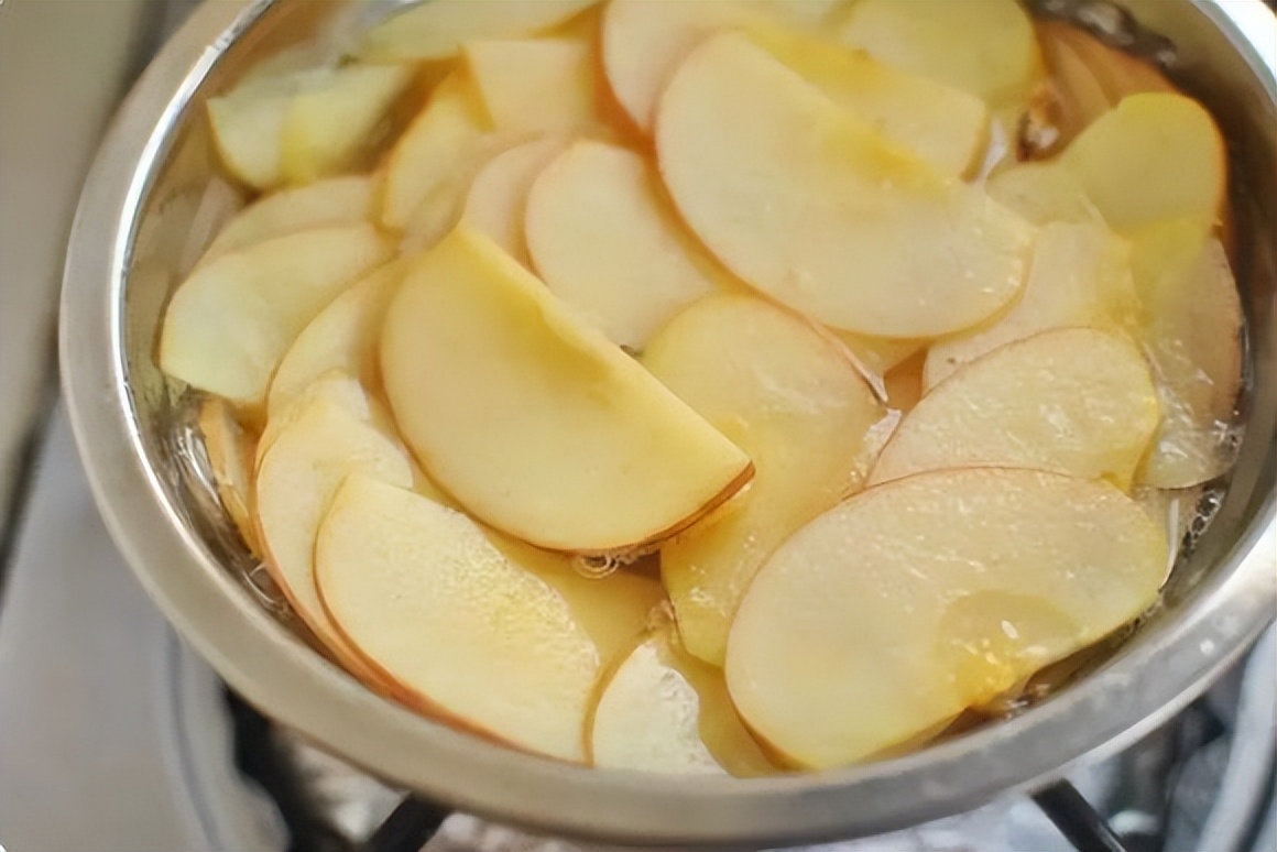 每晚吃1个煮熟的苹果有什么好处,每天早起吃一个煮熟的苹果好吗