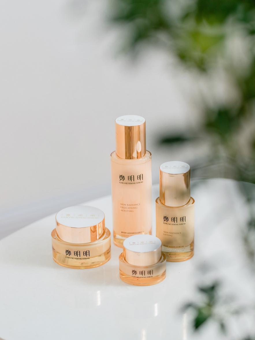 郑明明淡纹套装如何使用,金致焕颜淡纹套组使用方法