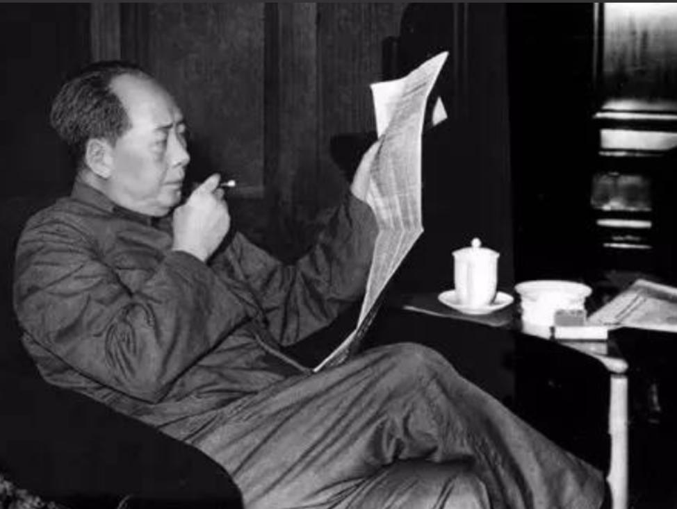 毛主席与香烟:烟瘾很大,晚年独爱贺龙推荐的“132”雪茄烟