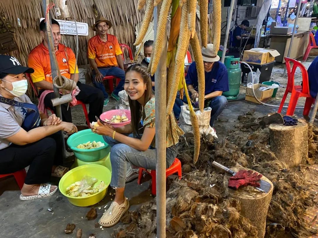 收到“噶腰子”新闻的时候，我正和老婆在泰国