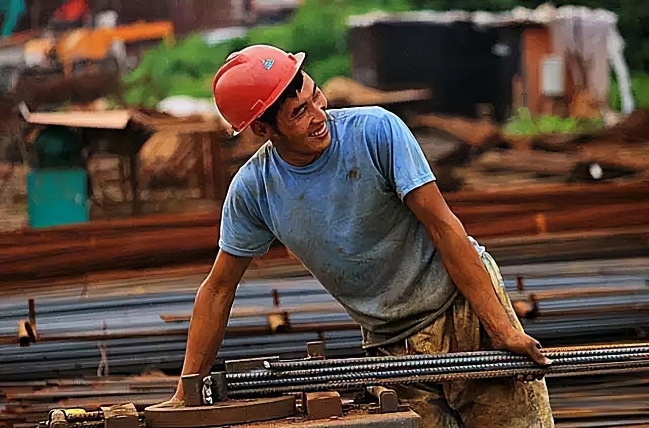 男子在桥洞下研究彩票18年,男子蜗居桥洞研究彩票后续