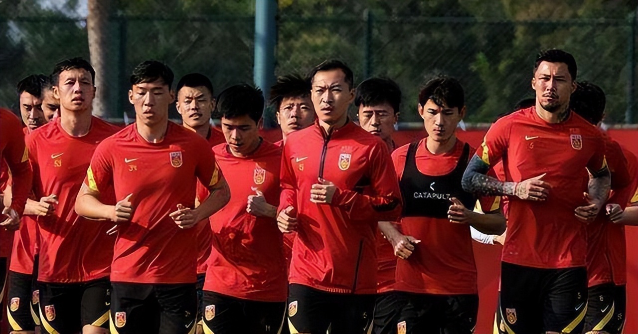 一样是砸钱，曼城砸出个未来，中国足球砸穿个未来