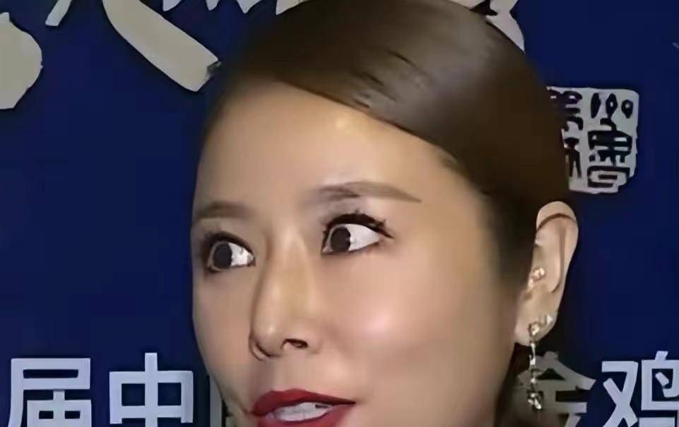 哪几个女明星的鼻子不好看,鼻子不好看的十大女星