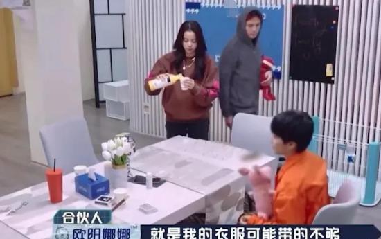 靠肩撒娇、摸脸掐腰、强吻壁咚，没分寸感的女明星算不算耍流氓？