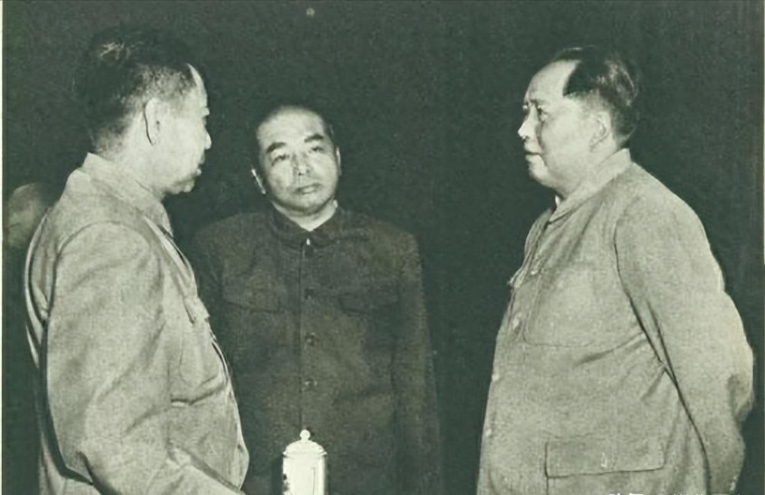 乔冠华到底有多强？联合国大会仰天大笑，毛*东泽**：一文顶两坦克师