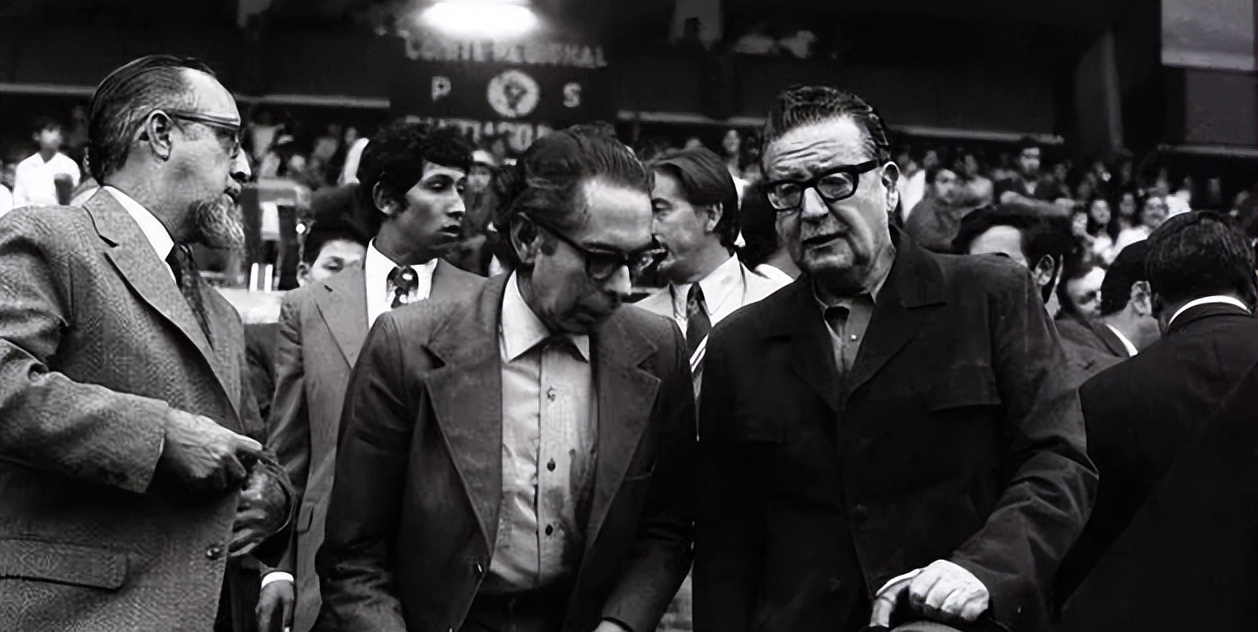 铁血总统阿连德：抗美图腾人物，面对美国挑乱，手持步枪战斗到死