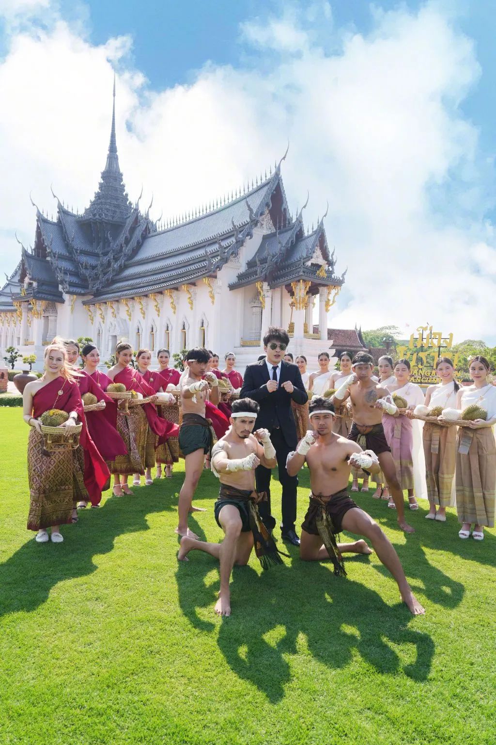 辛巴卖榴莲事件泰国卖了多少亿,央视各大媒体观察辛巴泰国卖榴莲