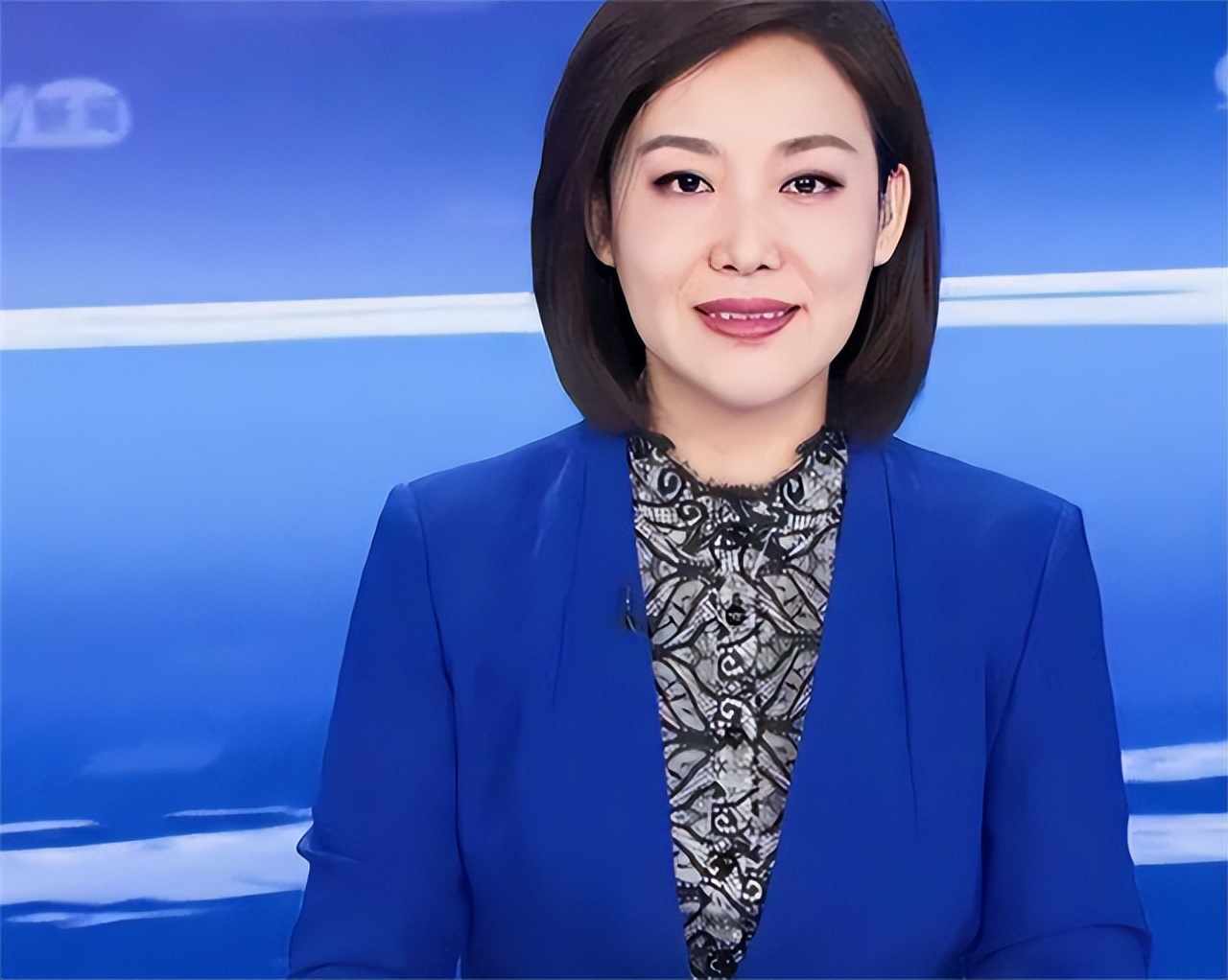 央视播音员郑丽近照,央视新闻播音主持人郑丽