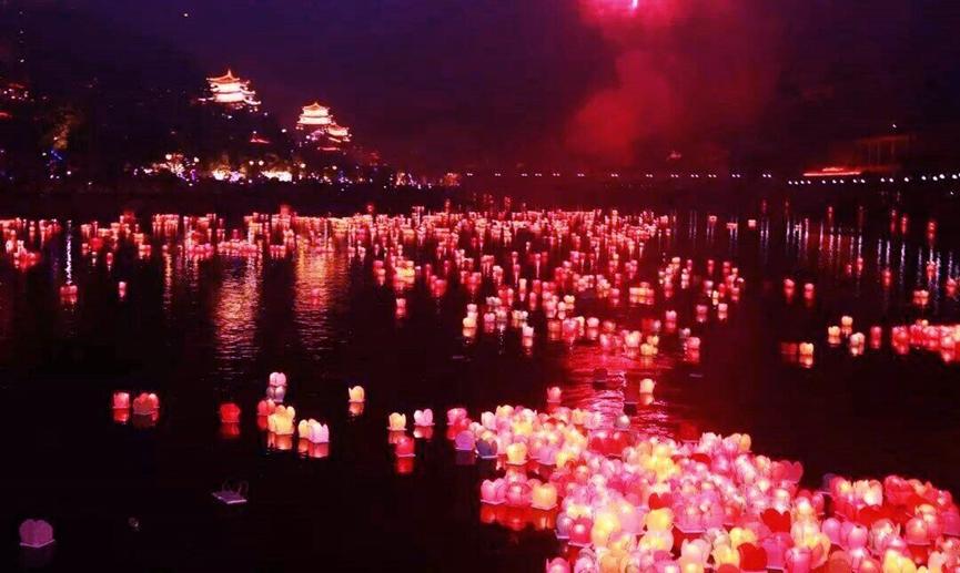 河灯的诗句,河灯文字描述